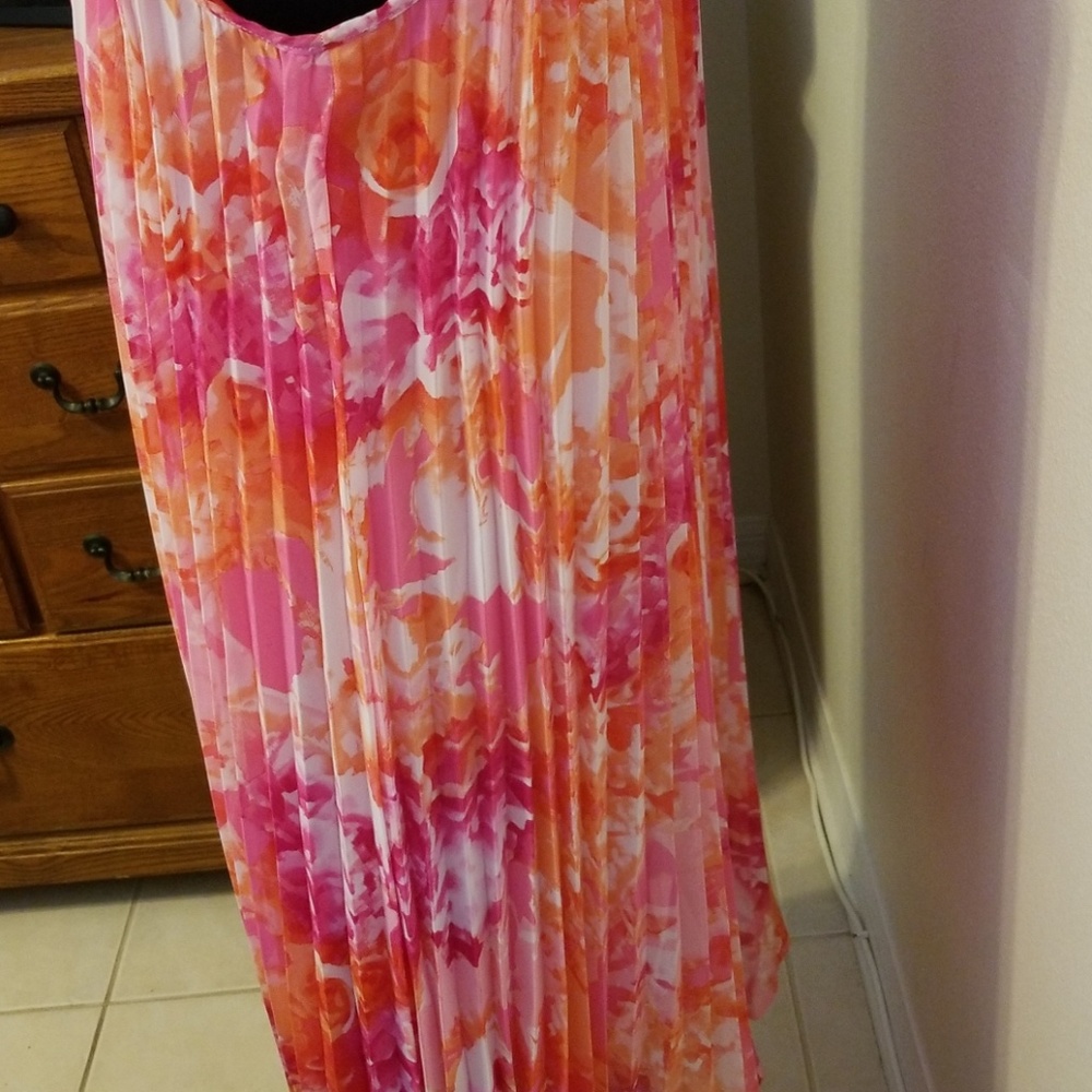 Vince Camuto pleated dress - Picture 4 of 7